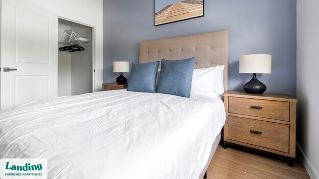 Foto del edificio - 7301 Lake Bank Lp