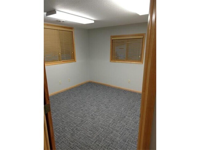 Foto del edificio - 7218 Forestview Ln N