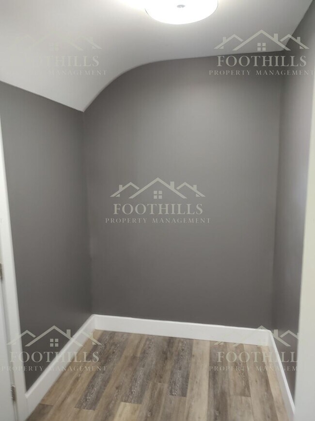 Foto del edificio - 4-Bedroom House off N Main St