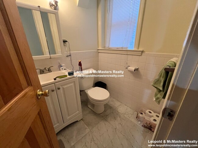 Building Photo - 1424 Beacon St