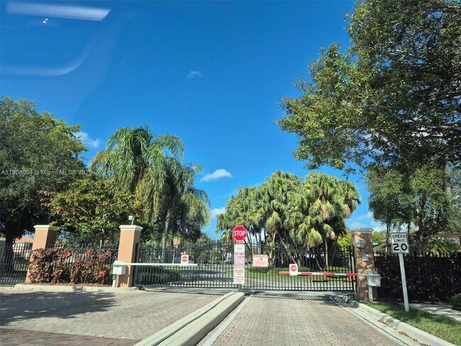 Foto del edificio - 1870 NW 100th Way