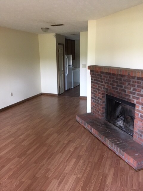 Building Photo - 315/317 Epps Bridge Duplex