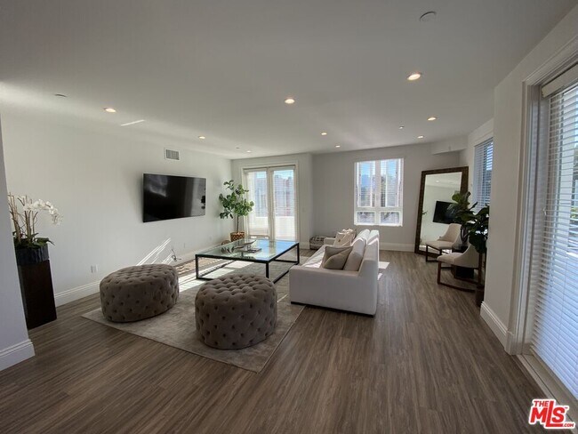 Foto del edificio - 8700 Chalmers Dr