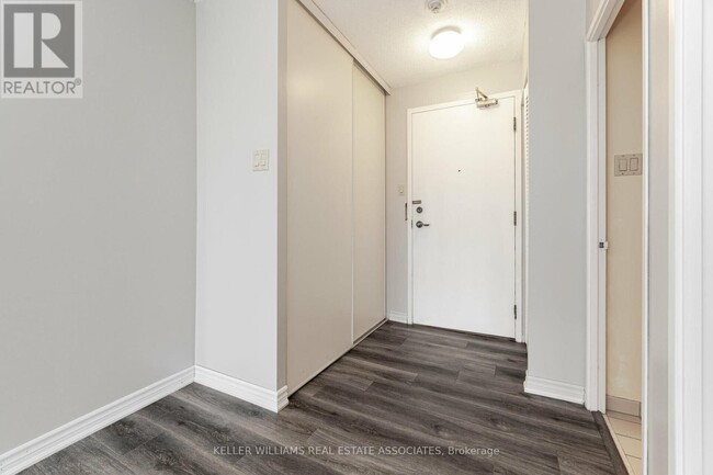 Photo du bâtiment - 4470-4470 Tucana Ct
