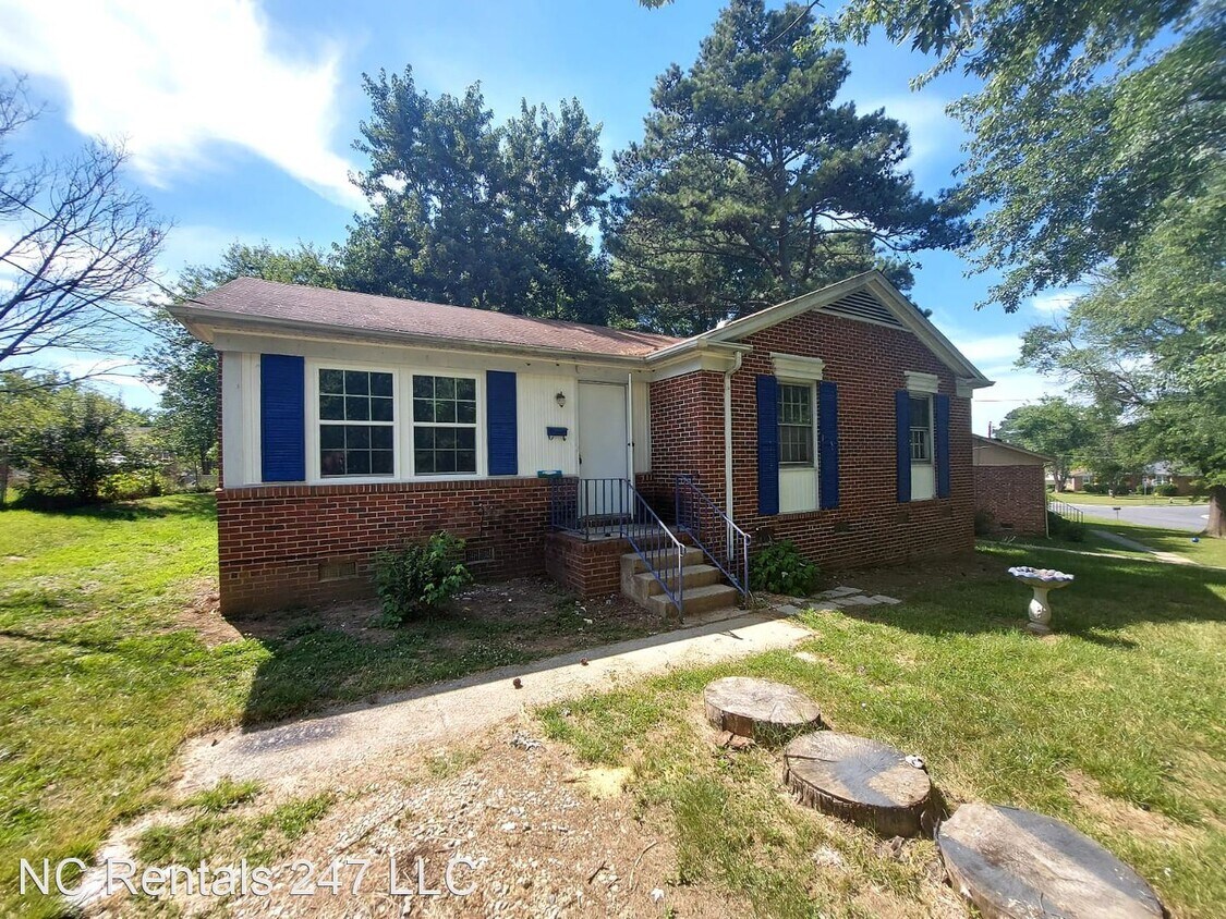 3 br, 1 bath House 829 Holt Avenue House for Rent in Greensboro, NC