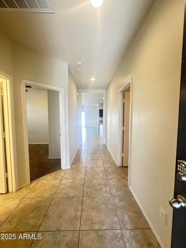 Foto del edificio - 3469 N Montoya Ln