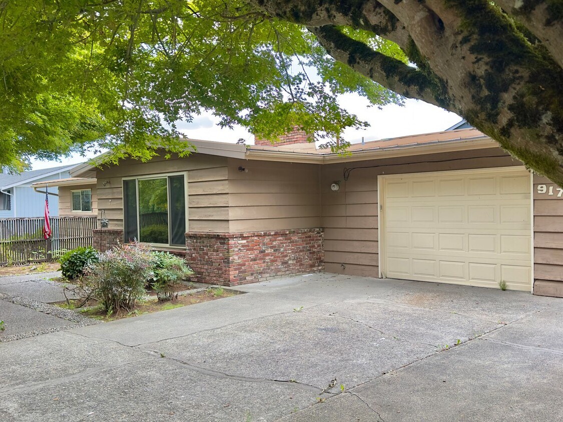 Primary Photo - 2,510 Sq Ft | 5 Bedroom · 3 Bathroom – W/D...