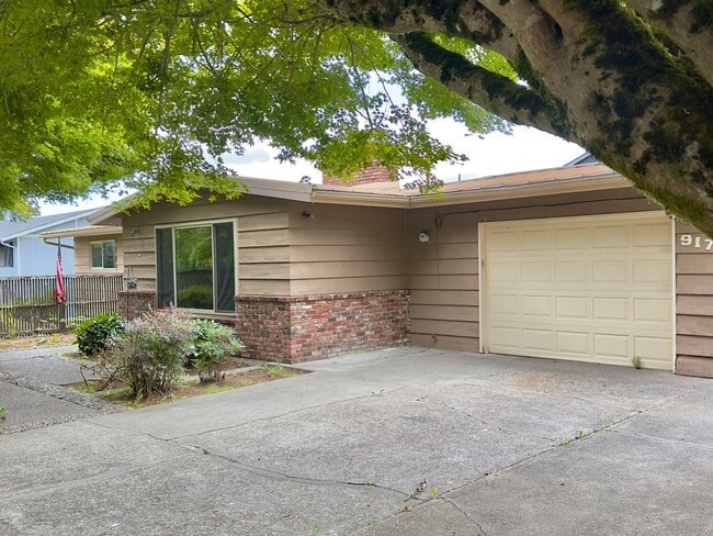 Photo - 2,510 Sq Ft | 5 Bedroom · 3 Bathroom – W/D... House