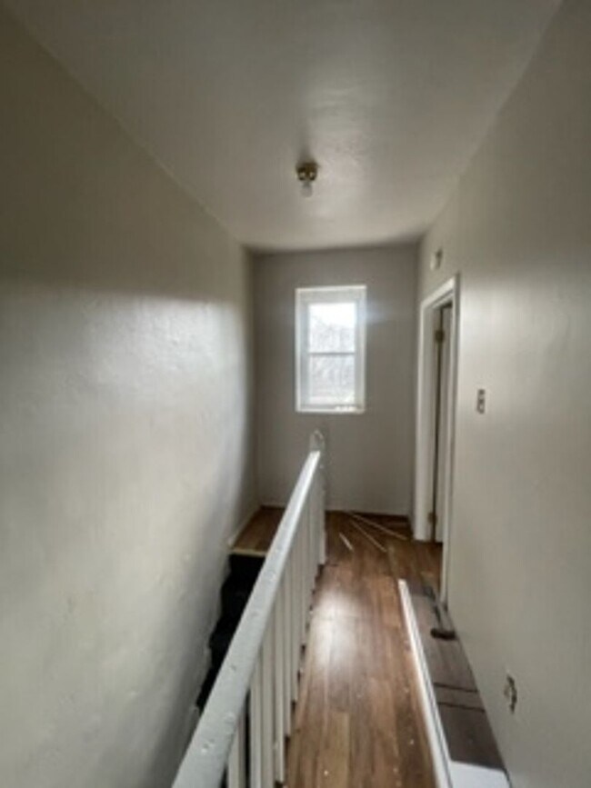 Building Photo - North Philadelphia Move in special