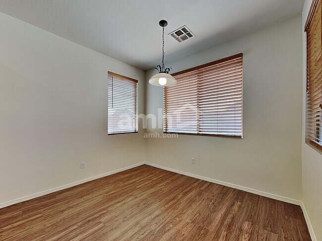 Foto del edificio - 12363 W Jackson St