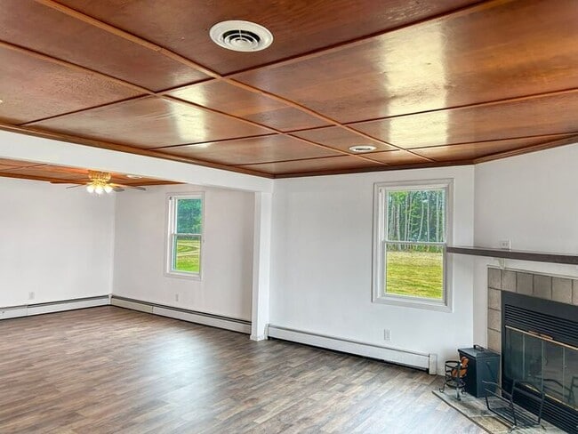 Building Photo - waterfront on 22 private acres