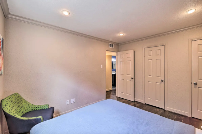 Building Photo - 2211 Blodgett St