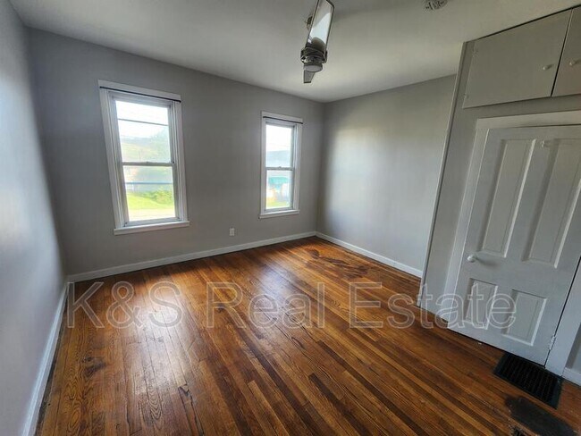 Building Photo - 1409 Broad St