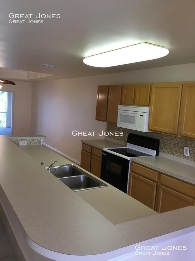 Foto del edificio - AWESOME 3/2 DUPLEX ON A CANAL IN SW CAPE!