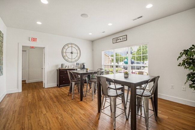 Building Photo - Aventura at Richmond