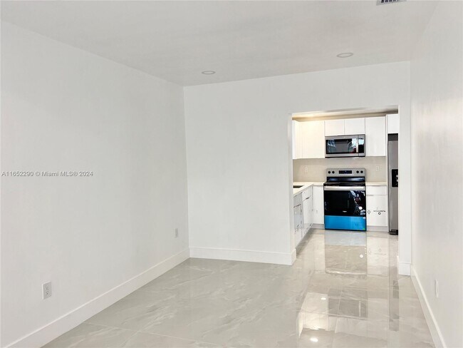 Foto del edificio - 1717 NW 15th Street Rd