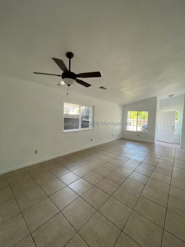 Building Photo - Home for Rent in Atwater - 1627 Mitchell L...