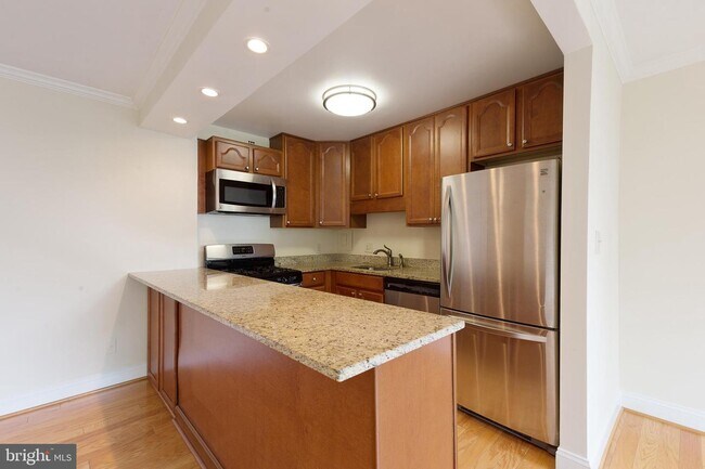 Building Photo - 1330 New Hampshire Ave NW