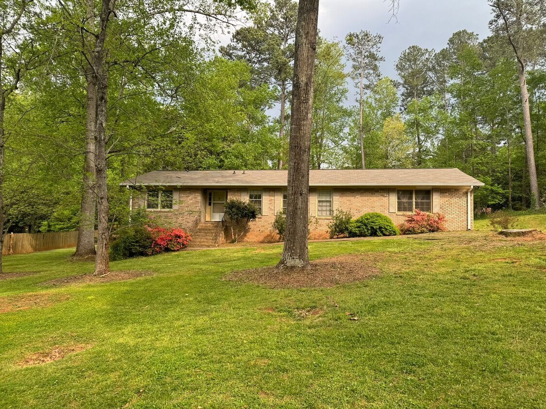 Foto principal - Cedar Creek Charmer with Large Basement!