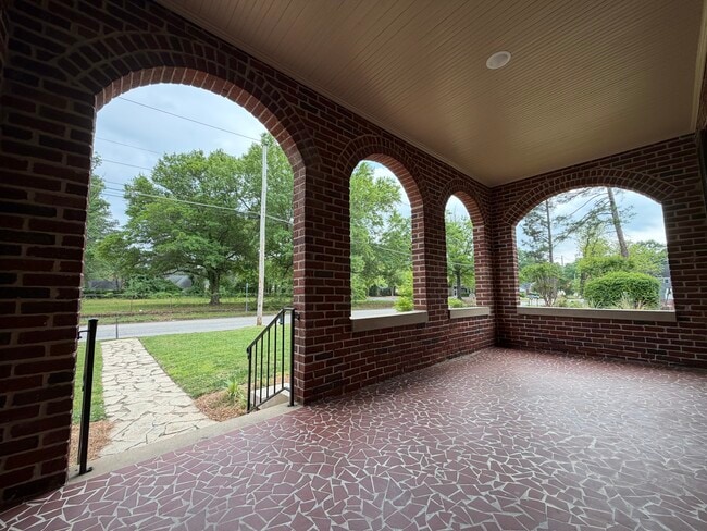 Building Photo - 304 Atlantic Christian Col Dr W