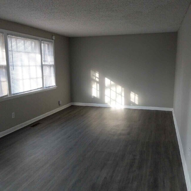Building Photo - 6212 Clearview Dr