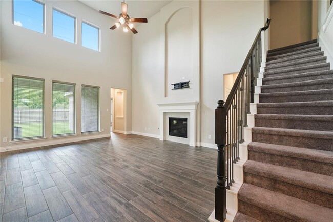 Building Photo - 13302 Lazy River Ln