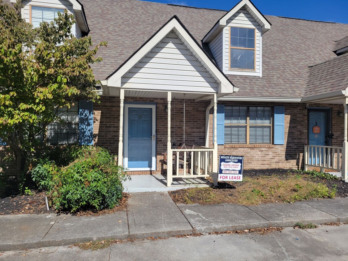 Primary Photo - Knoxville 37922 - 2 bedroom, 2 bath townho...