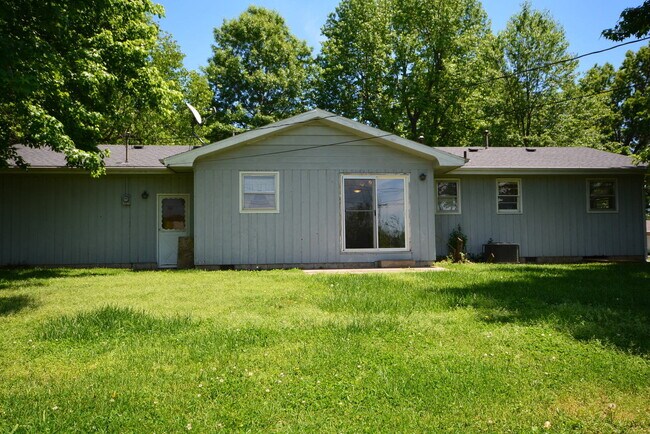 Building Photo - Beautiful 3 bedroom 1.5 bath home in Nixa