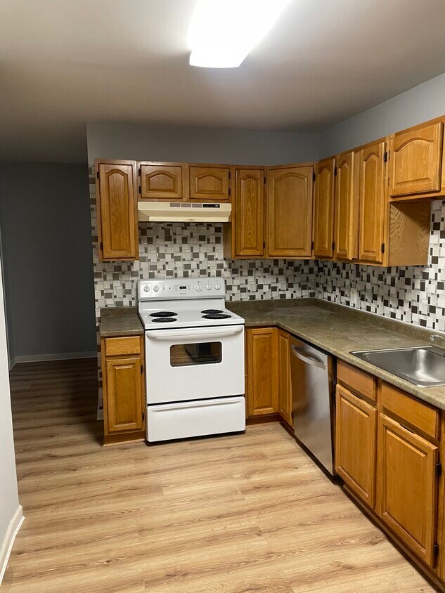 Primary Photo - 109 W Grand St