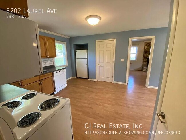 Foto del edificio - 8202 Laurel Ave