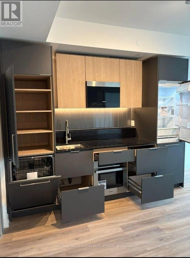 Building Photo - 1 Fairview Rd E