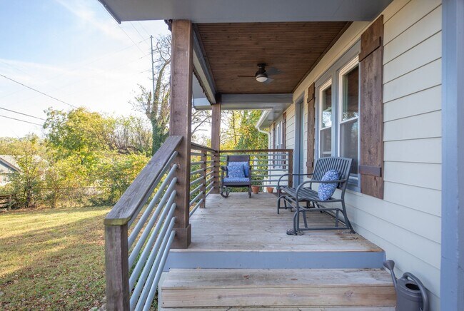 Building Photo - 2 bedroom 2 bath Madison cottage