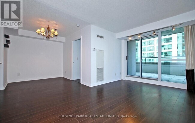 Photo du bâtiment - 12 Yonge St