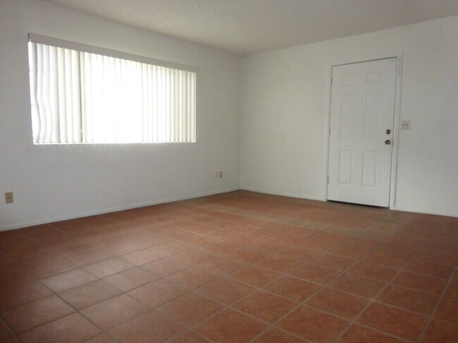 Foto del edificio - 700 W University Dr
