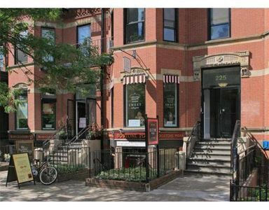 Building Photo - 225 Newbury St