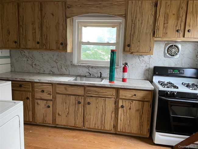 Foto del edificio - 49 Central Ave