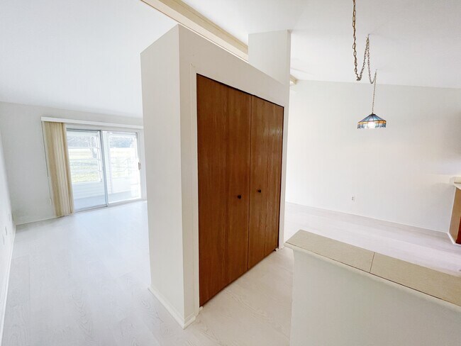 pantry & view into livingroom - 29711 Pendleton Club Dr
