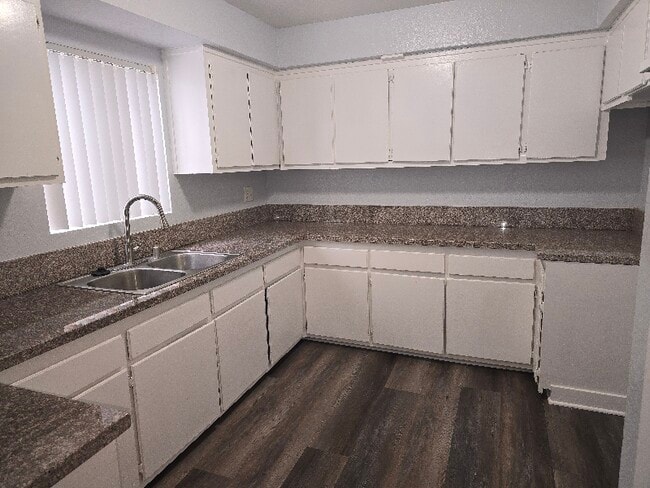 Building Photo - 1626 W 104th St