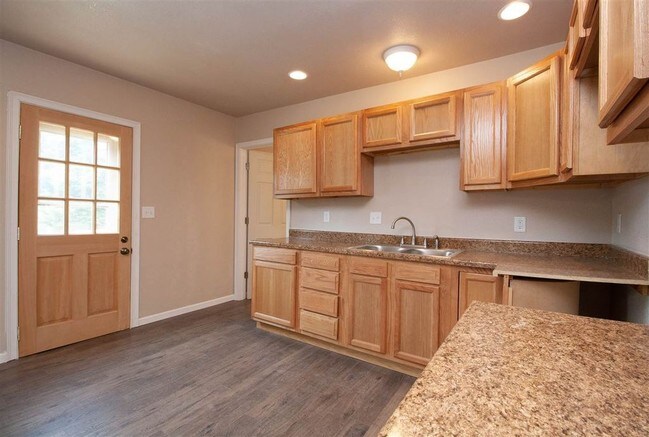 Building Photo - 125 Riverview Dr