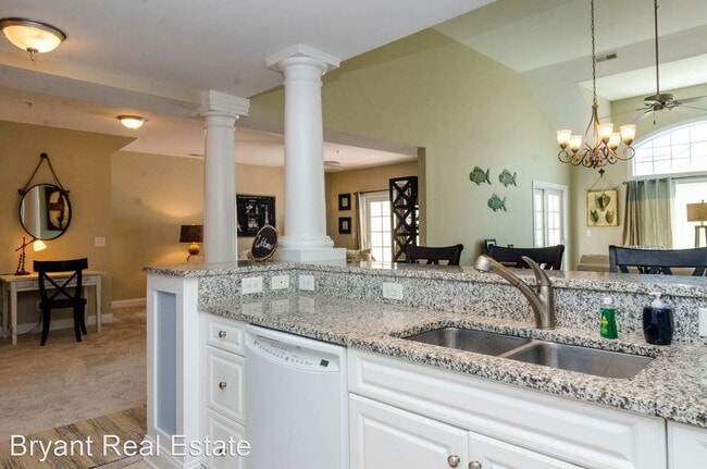 Foto del edificio - 3 br, 2 bath House - 670 St. Joseph Street...