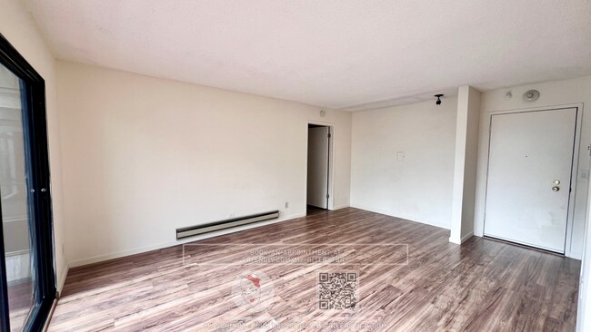 Building Photo - Beautiful spacious one bedroom on the top ...