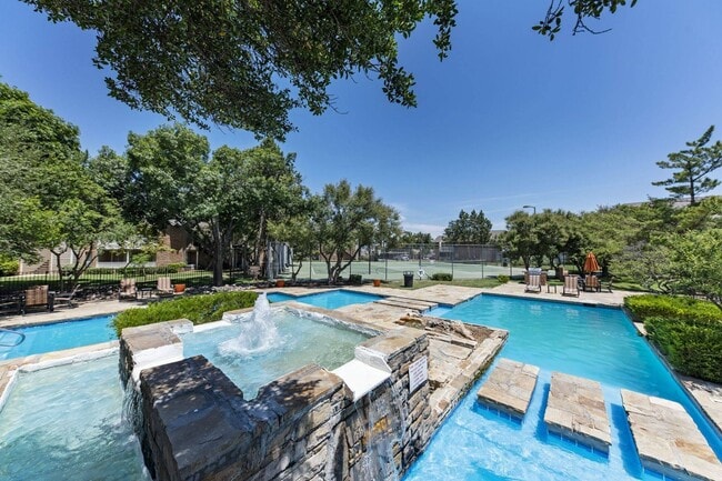 Building Photo - The Clusters