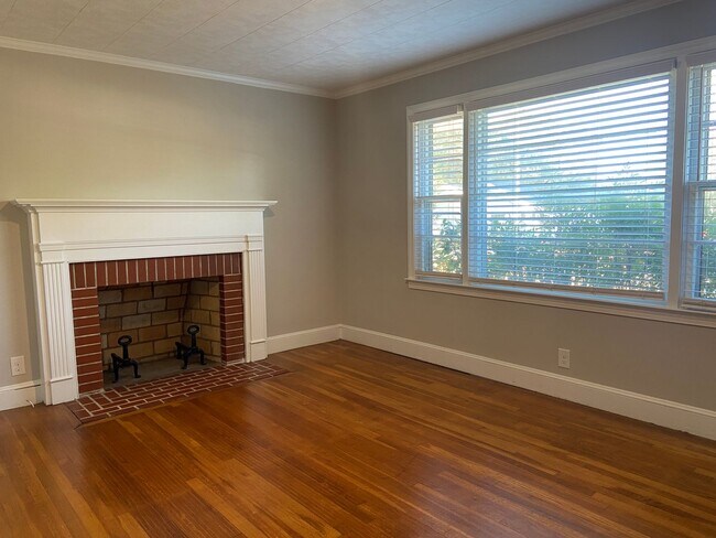 Building Photo - 3 Bedroom, 1 Bathroom House in Winston-Salem!