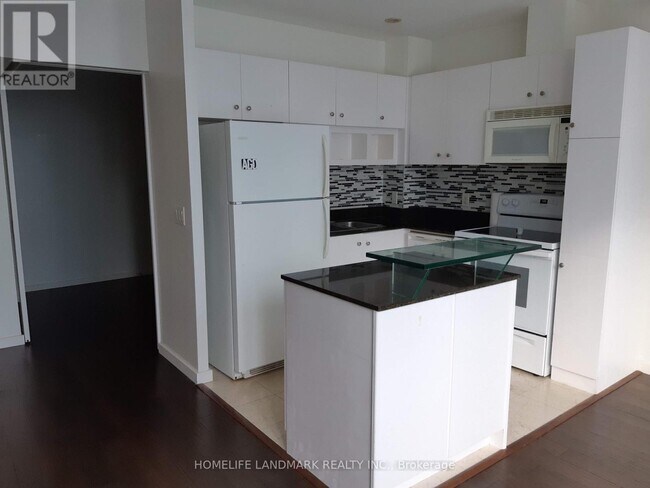 Building Photo - 8 York St