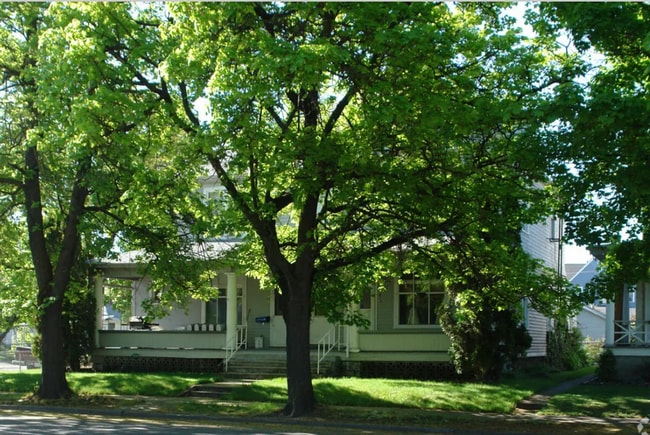 Building Photo - RENOVATED STUDIO WEST CENTRAL APARTMENT | HISTORIC BUILDING | PET FRIENDLY