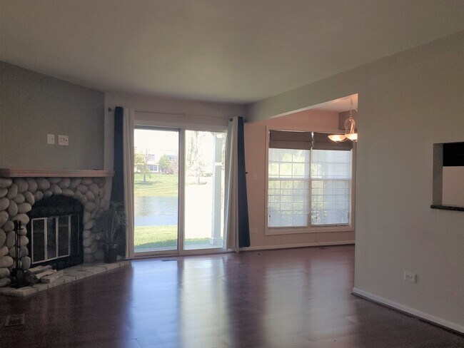 Foto del edificio - 1374 Longacre Ln