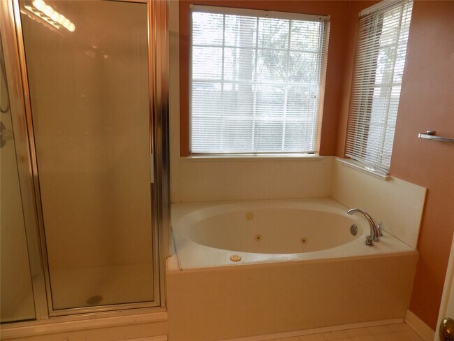 Foto del edificio - 22623 River Birch Dr