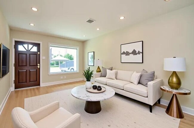 Building Photo - 8330 Waterbury Dr