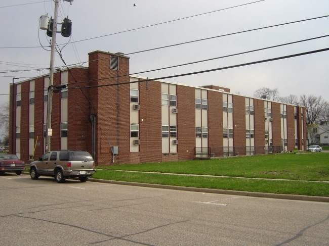 Primary Photo - Golden Eagle Apartments