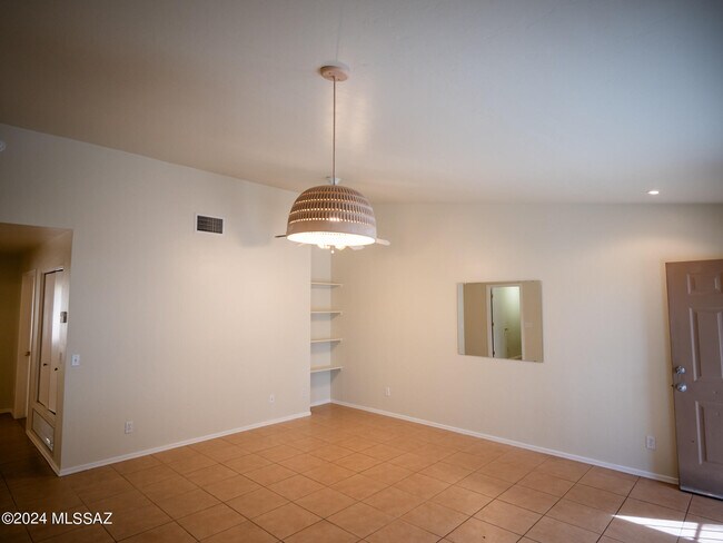 Building Photo - 3640 N Mountain Ave